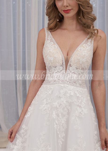 Cheap Appliqued Lace Beach Wedding Gowns With V Neckline Online 7896